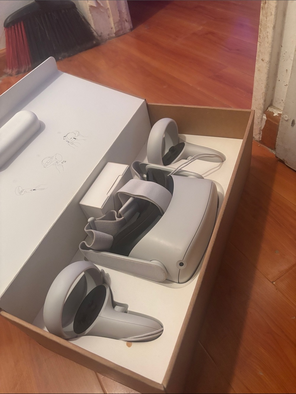 Quest 2 — Light Gray VR Headset with Controllers